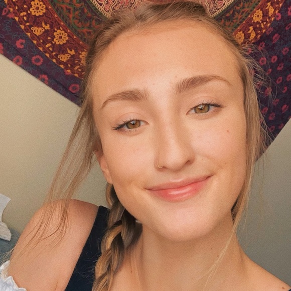 Meet your Posher, Emily - Picture 1 of 1